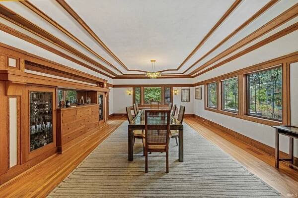 Frank Lloyd Wright’s K.c. Derhodes House Listed For Sale For $1.17M With Preservation Easement 6