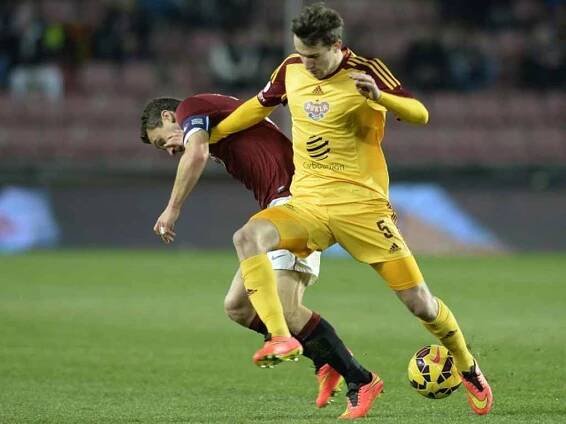 David Lafata ze Sparty (vlevo) a Marek Hanousek z Dukly Praha.