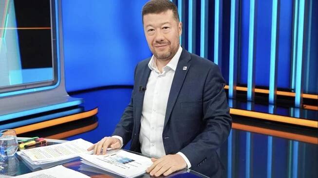 Okamura zpívá reggae: Bizarní volební klip SPD rozdělil lidi, někteří mluví o emigraci – eXtra.cz