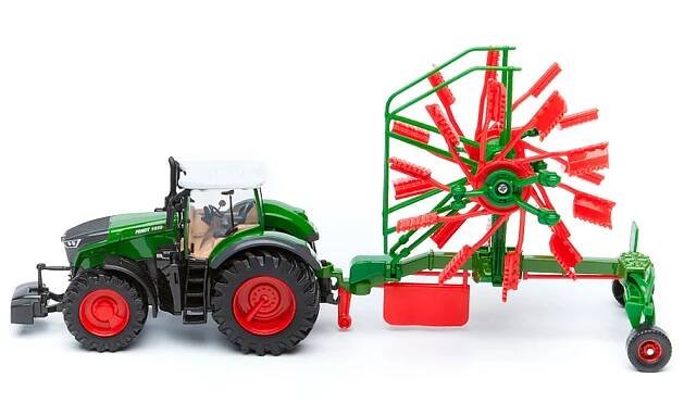Traktor FENDT 1050 s rotačnými hrabľami - OVISFARMA - Priateľ každého chovateľa