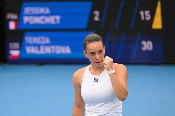 Tenis, WTA, Tereza Valentová v zápase s Jessikou Ponchet, čtvrtfinále Prague Open
