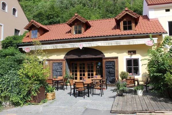 Cafe bar & restaurant Stodola