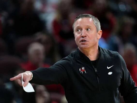 Mike White hopes to end dreadful Georgia basketball curse
