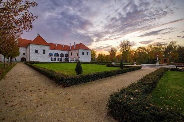 Kam o víkendu na Třebíčsku: ožije zámek a otevře se mlýn i pohádkový les