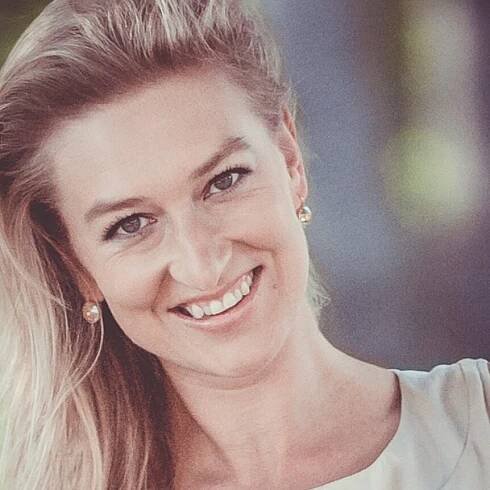 V čele Karlovarského symfonického orchestru je poprvé žena – Michaela Káčerková