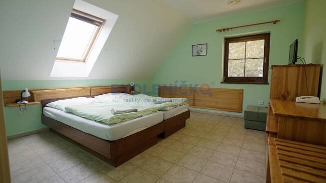 Prodej zaběhlého penzionu 275 m2, pozemek 1260 m2,