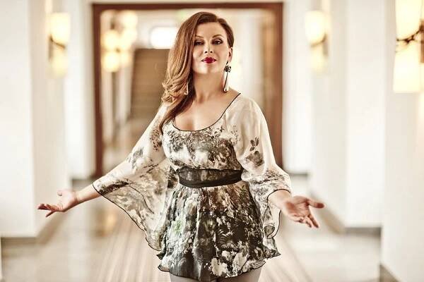 Dokonalá elegance: Dana Morávková vyskočila na stůl a nafotila snímky, co vás dostanou