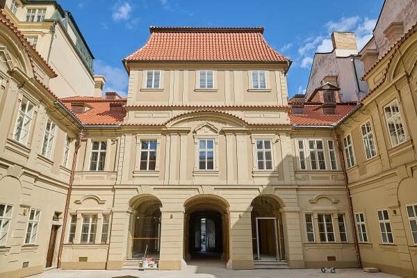 Obr. 07 Pohled na fasádu hlavního traktu z 1. nádvoří