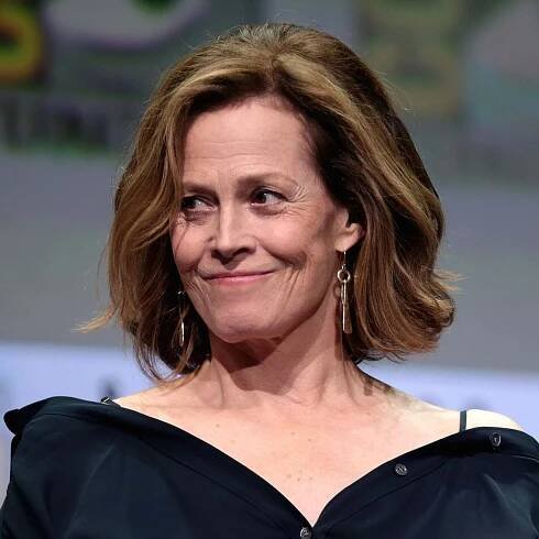 4096px-Sigourney_Weaver_(36017523852)