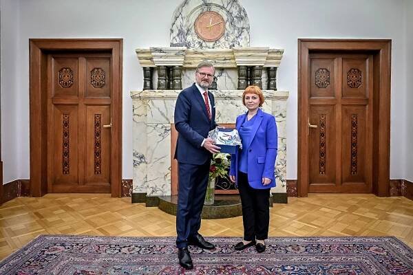 Fiala se ve Vatikánu setkal s papežem Františkem. Přinesl mu speciální dar