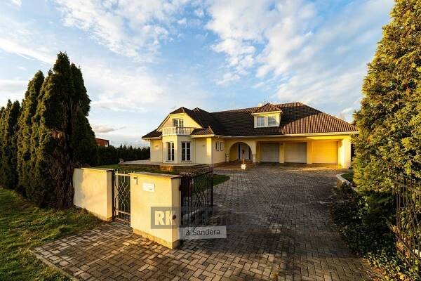 Prodej rodinného domu, 405 m2 (1735 m2) - České Budějovice | Reality.iDNES.cz 
