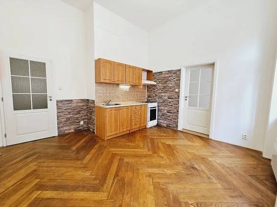 Pronájem bytu 1+1, Husitská, Praha - Žižkov
