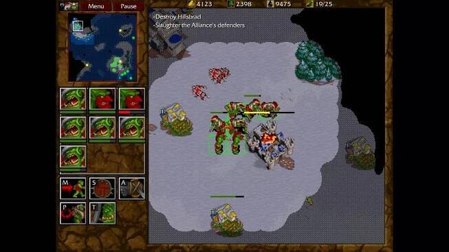 Orcs invade a human settlement in Warcraft 2 Remastered in the old graphics style.
