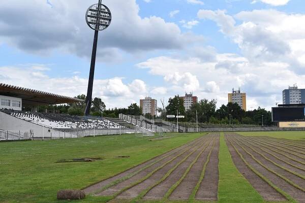 FOTOGALERIE: Hradecká "lízátka" půjdou k zemi v září, čeká je zkrácení