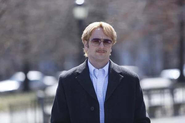 Takoví normální Američané - Plukovník - Z filmu - Matthew Rhys