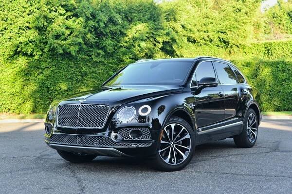 Bentley Bentayga - Black on Red 00002