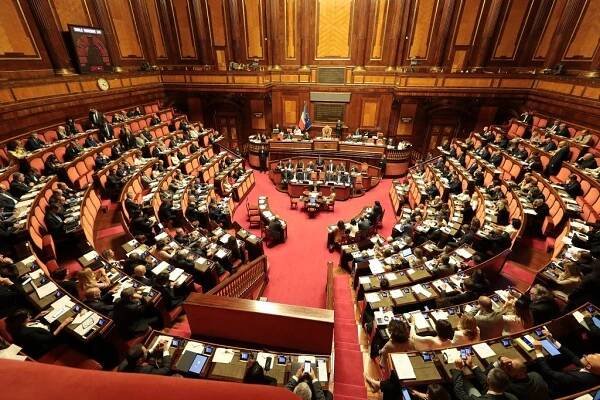 CAMIC | Senát definitivně schválil první ekonomický výnos nové italské vlády