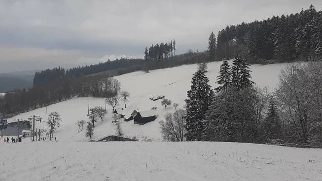 Boby, sáňky, kolony. Do skiareálů na Slovácku vyrazily davy