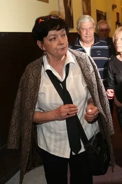 Lenka Skopalová je rodačka z Vyškova, již během studia JAMU byla ve druhém ročníku obsazena do hlavní role ve filmu Zrcadlo pro Kristýnu. Od roku 1981 působí v Činoherním klubu, hrála v desítkách televizních filmů a seriálů.
