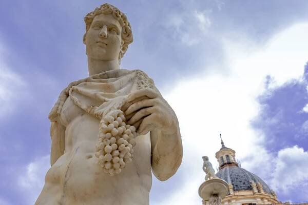 dionysus bacchus víno socha portrét za slunečného dne - dionýsos - stock snímky, obrázky a fotky