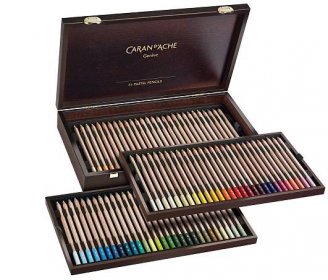 Caran ́d Ache Umělecké pastely v tužce, suché, 84 barev, dřevěný box, 788.484