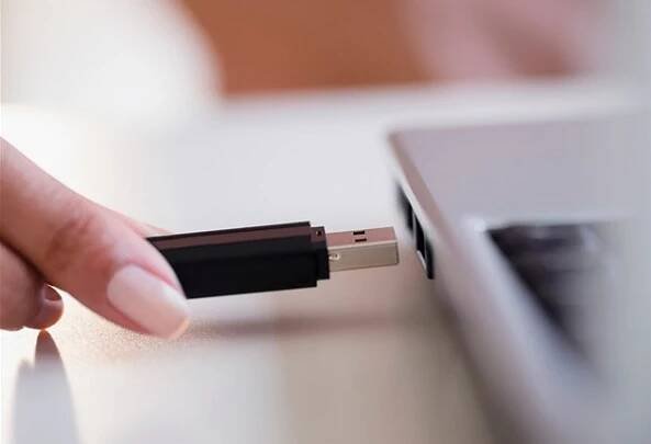 Stáhněte si zdarma: Startovací USB disk a kontrola pravopisu pro Skype