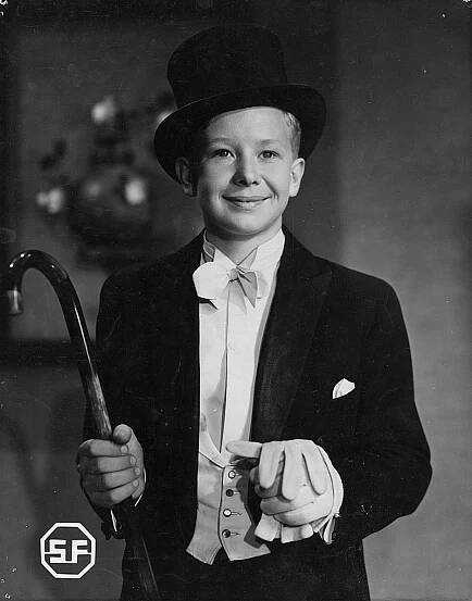 Suomisen Olli rakastuu (1944)