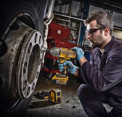 ÚDEROVÝ KLÍČ 1/2 18V 2x 5Ah 950Nm DeWALT DCF899P2 Kapacita akumulátoru 5 Ah
