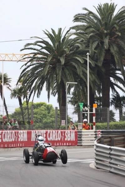 Monaco Historique 2012: Roztlačovat Artura Merzaria v boxové uličce… – Motor-Max.cz