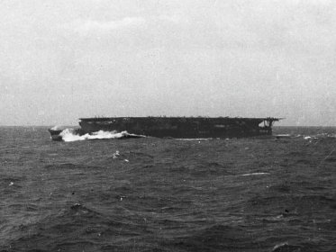 File:Japanese aircraft carrier Ryūjō underway, in September 1938 (NH 73072).jpg - Wikimedia Commons