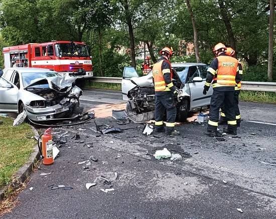 Při nehodě na Zlínsku se zranili čtyři lidé. Děti potřebovaly psychickou pomoc