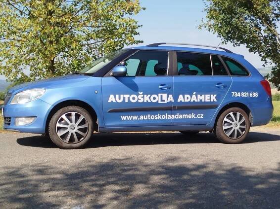 Autoškola Adámek – Valašské Meziříčí a Vsetín, tel. 734 821 638, 604 413 144 (kancelář)