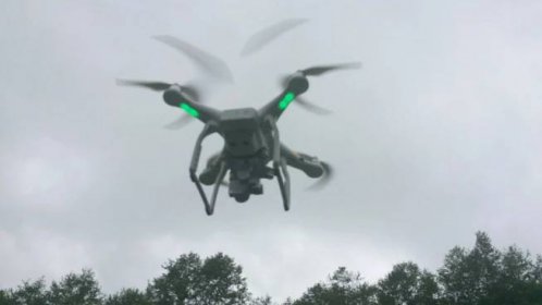 Polsko zavedlo pravidla pro rekreační drony. Musejí létat dost daleko od lidí, aut i domů
