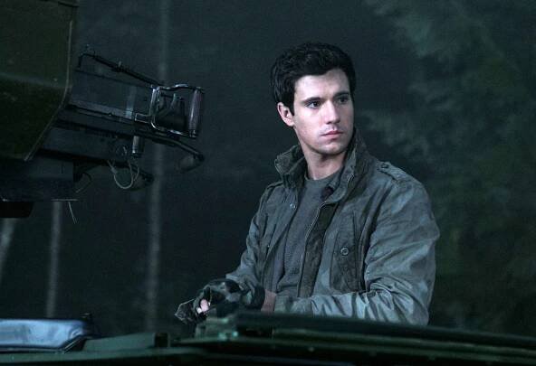 Noah Wyle and Drew Roy Talk FALLING SKIES Season 3, New Characters, and More