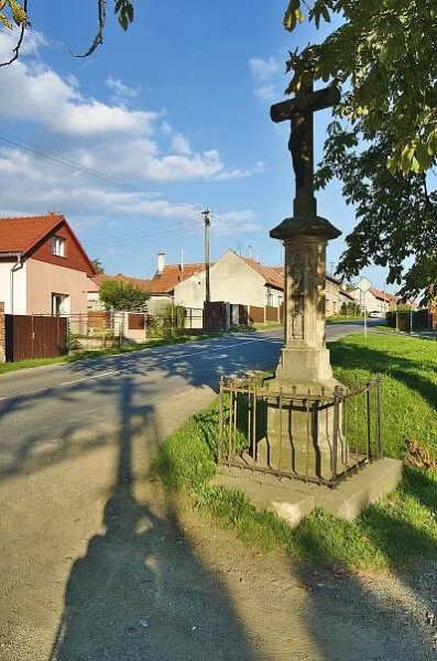 Soubor:Kříž u hlavní silnice blízko obchodu, Přemyslovice, okres Prostějov.jpg – Wikipedie