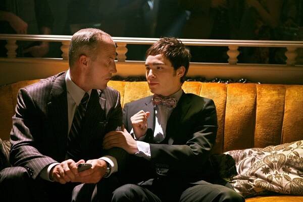 Super drbna - Chuckův podnik - Z filmu - Robert John Burke, Ed Westwick