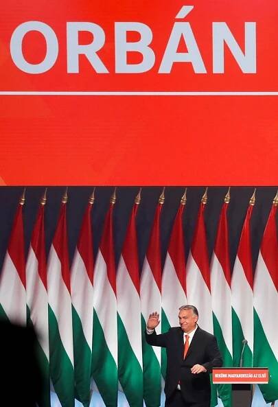 Orbán obhájil křeslo předsedy strany. Hned vytáhl diktát EU, migraci i tradiční rodinu