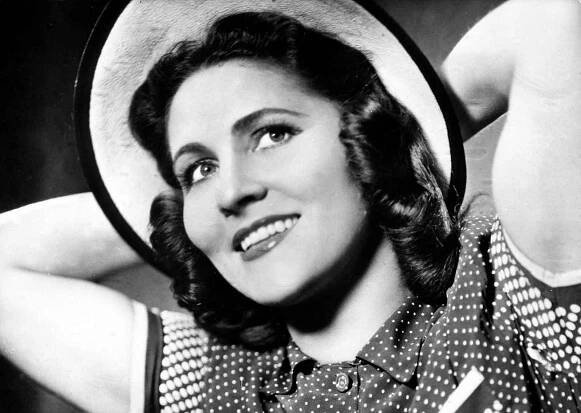 Marie Glázrová ve filmu Pelikán má alibi. Rok 1940.