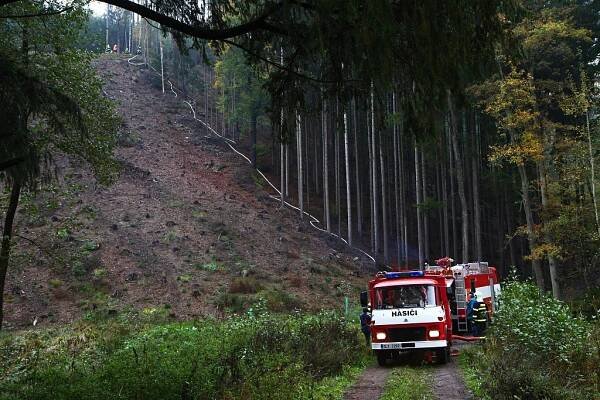 Osmdesátimetrové převýšení museli překonat na 250 metrech hasiči při cvičení u Kacanov | POŽÁRY.cz - ohnisko žhavých zpráv
