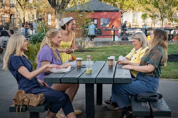 Brianne Howey, Amy Schumer, Lizze Broadway, Urzila Carlson, Jillian Bell - Jakoby těhotná - Z filmu