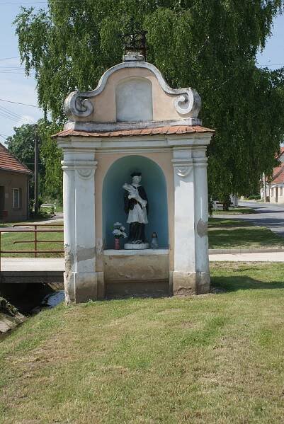 Soubor:Milovice John of Nepomuk.JPG – Wikipedie