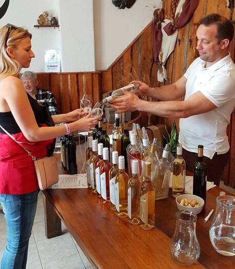 Vinařství Baraque mělo k nalévání vzorků dokonce dvě stanoviště, aby nedocházelo k přetlaku vínomilců