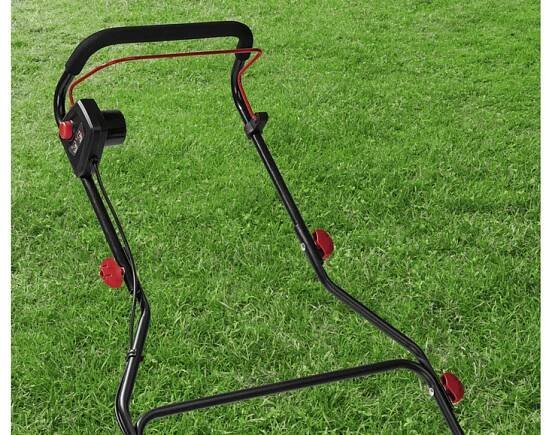 Elektrický vertikutátor a provzdušňovač trávníku PLV 1500 C2