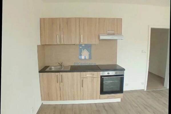 Pronájem bytu 1+KK s balkonem a terasou Plzeň - Slovany, ulice Rejskova, 71,5 m2