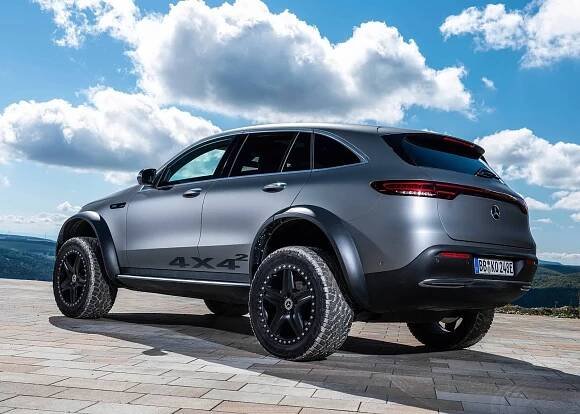 S elektřinou na tankodrom. Mercedes představil EQC do těžkého terénu