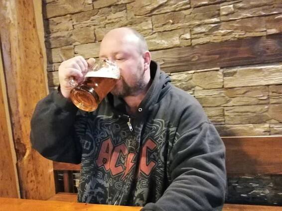 Pivnice Venuše, štamgast Tomáš Novotný říká, že by ale klidně na pivo ještě pár týdnů počkal.