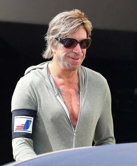 Z fešáka kreaturou: Takhle se v průběhu let proměnil na plastikách závislý Mickey Rourke