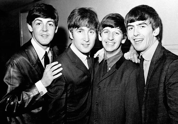 Paul, John, Ringo a George. Vzniknou čtyři filmy o Beatles, všechny natočí Mendes