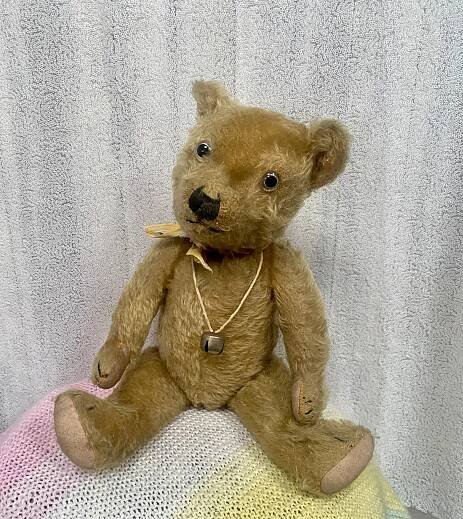ANTIQUE & COLLECTOR’S TEDDY BEARS