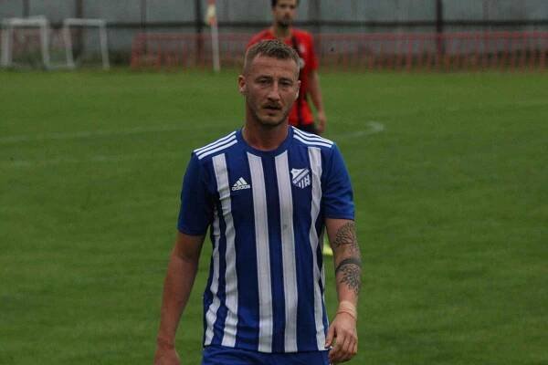 Fotbalisté Kvítkovic (modrobílé dresy) v páteční předehrávce 6. kola MSFL doma přetlačili Hodonín 1:0.